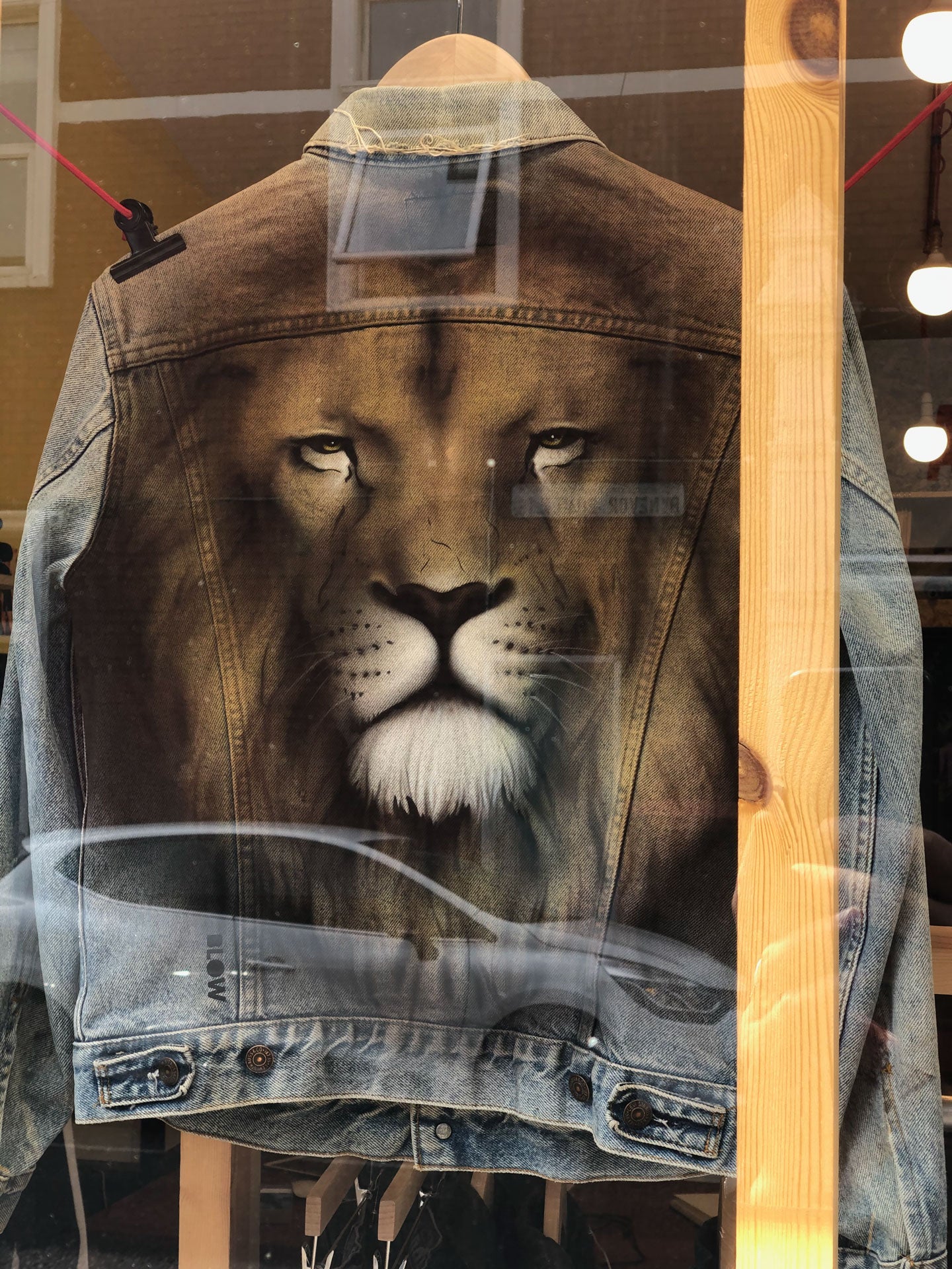 LEO - Upcycled Levi's denim jacket
